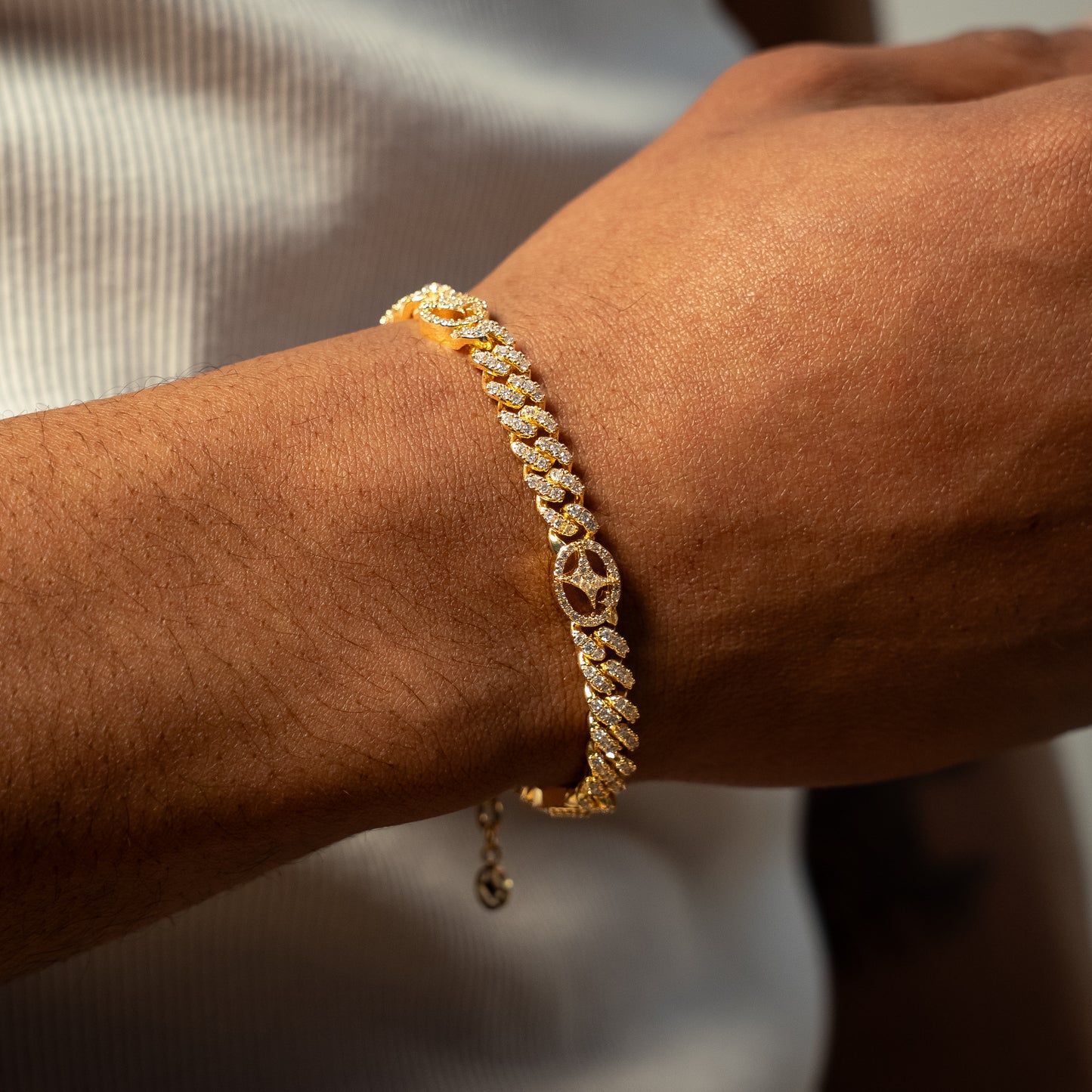 Iced Cuban link Bracelet Signature 5 mm Gold
