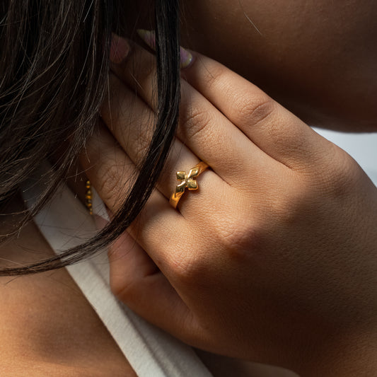 Crossed star ring - Doré