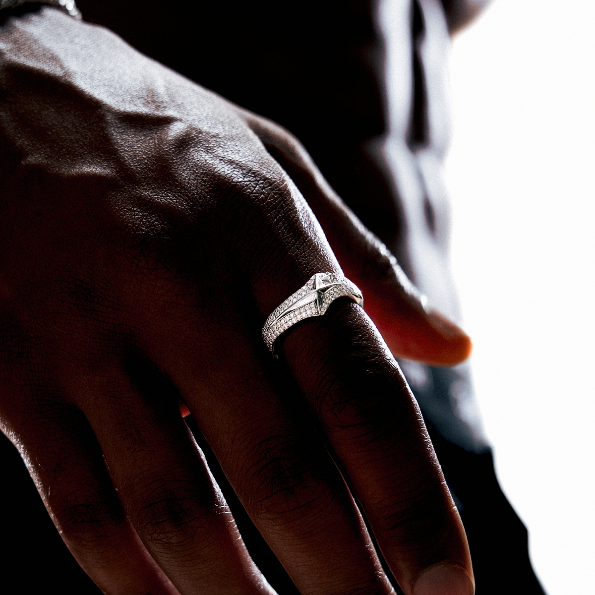 Iced Signature ring V2 - 925 Sterling Silver / VVS Moissanite